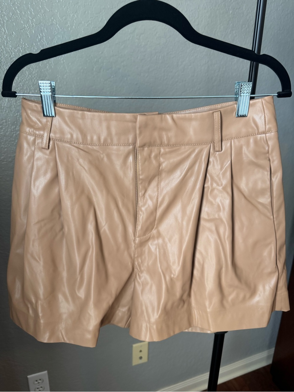entro Beige Faux Leather Pleated Skort
